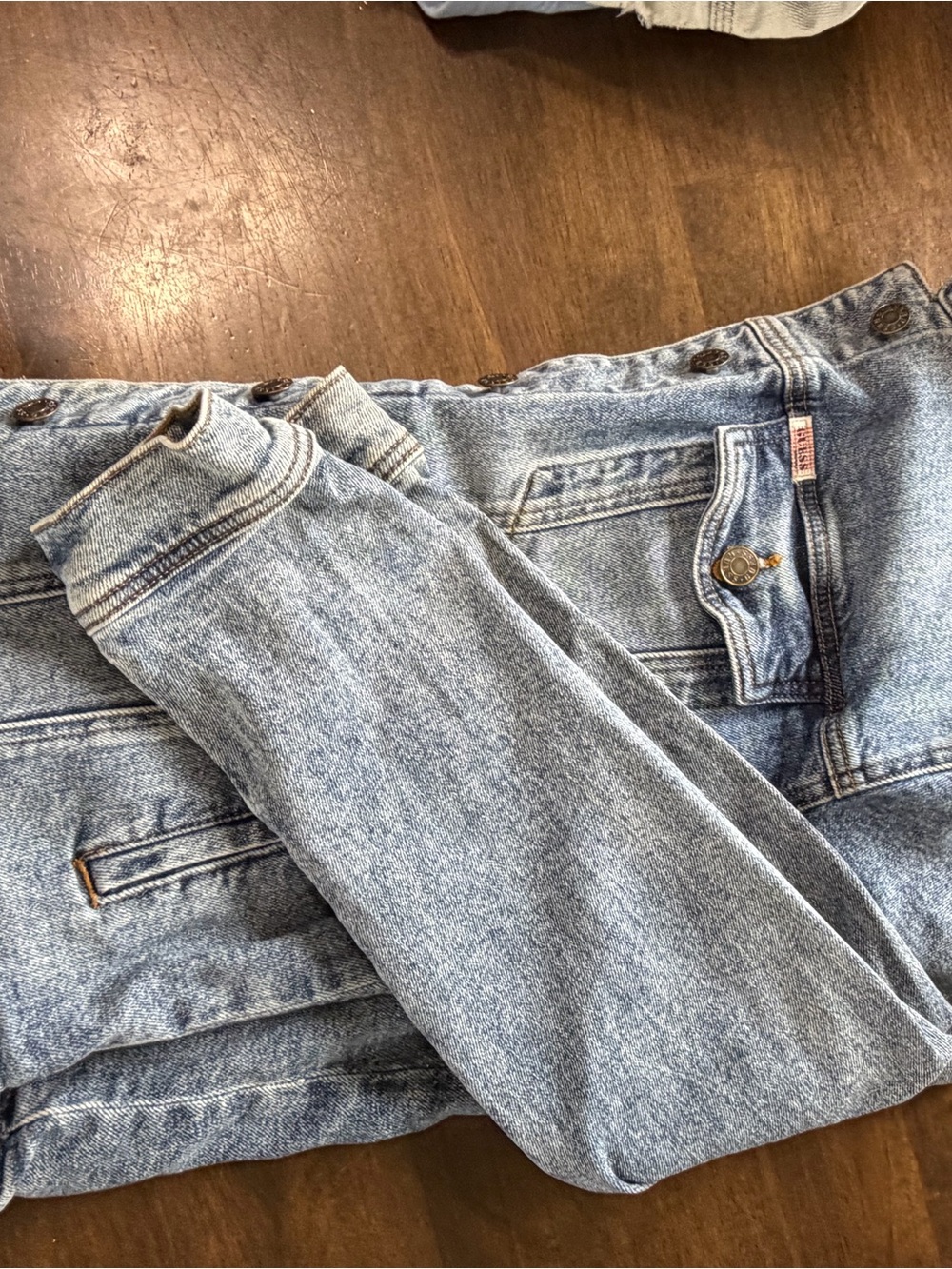 Guess Men’s Relaxed Jeans in Light Blue Wash